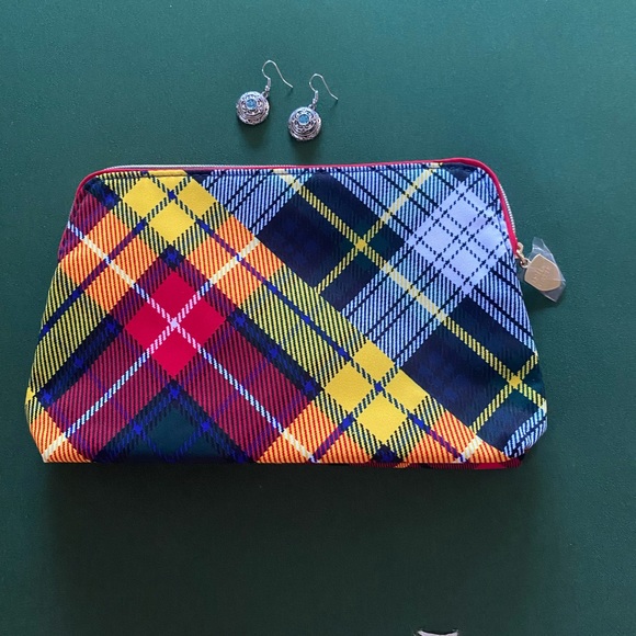 Estee Lauder New Makeup Bag w/Earrings & Lipstick - Picture 2 of 15